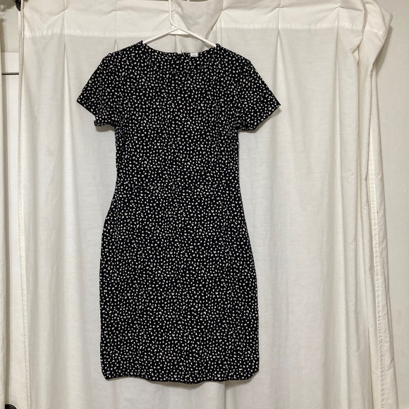 Old Navy Dresses & Skirts - LAST CHANCE ITEM - Old Navy Black and White Dress with Short Sleeves Size Small